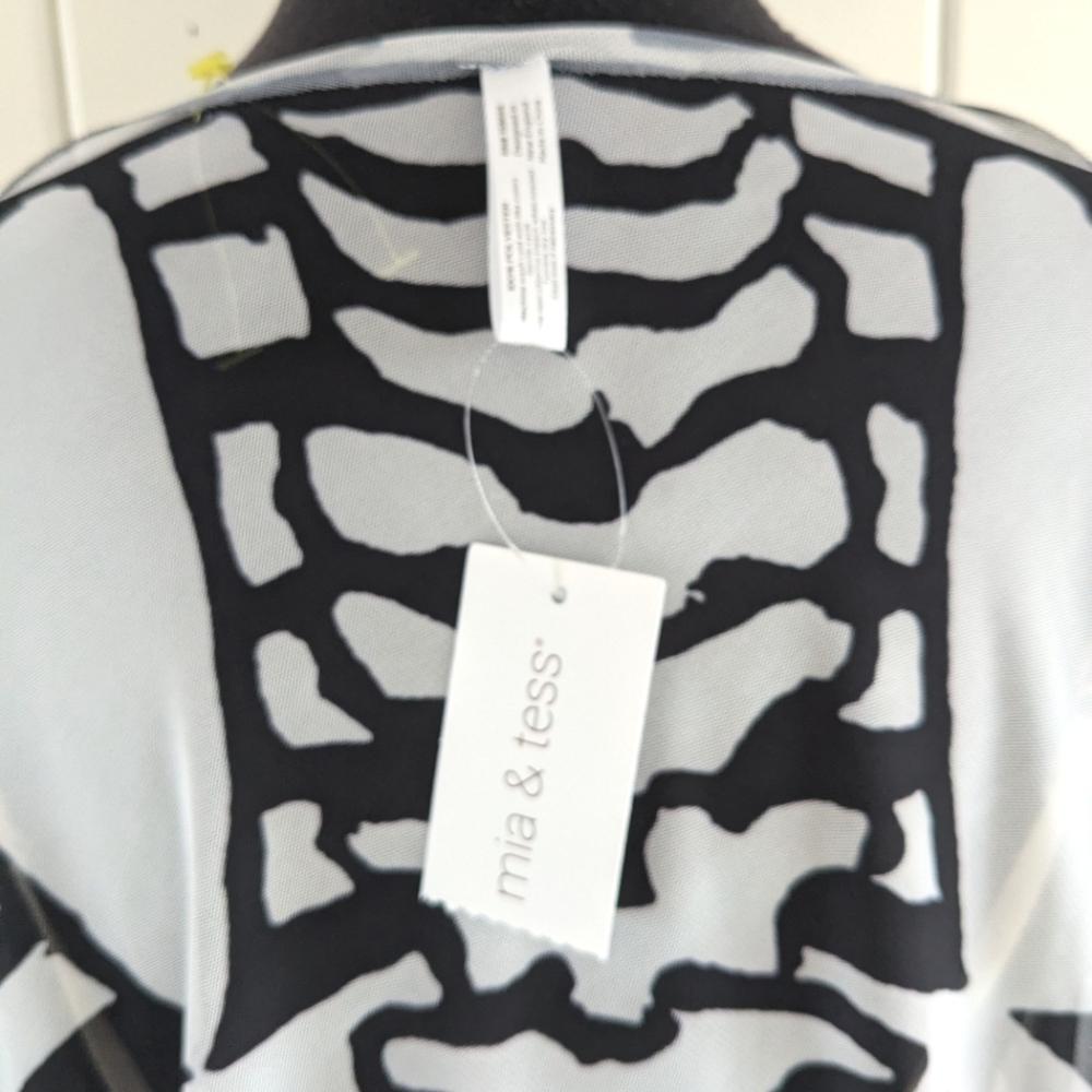🎃Skeleton Print Poncho NWT O/S - Picture 6 of 11